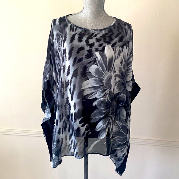 CATALOG FAVORITES 🖤BLACK & WHITE🤍 ANIMAL PRINT AND DAISIES SHEER TOP 🌟EUC🌟 - Picture 4 of 12